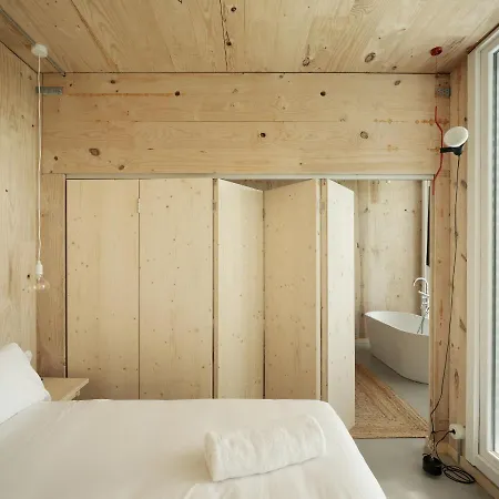 Amiuka Hotel 2*