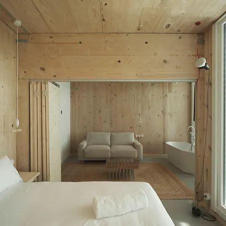 Amiuka Hotel 2*